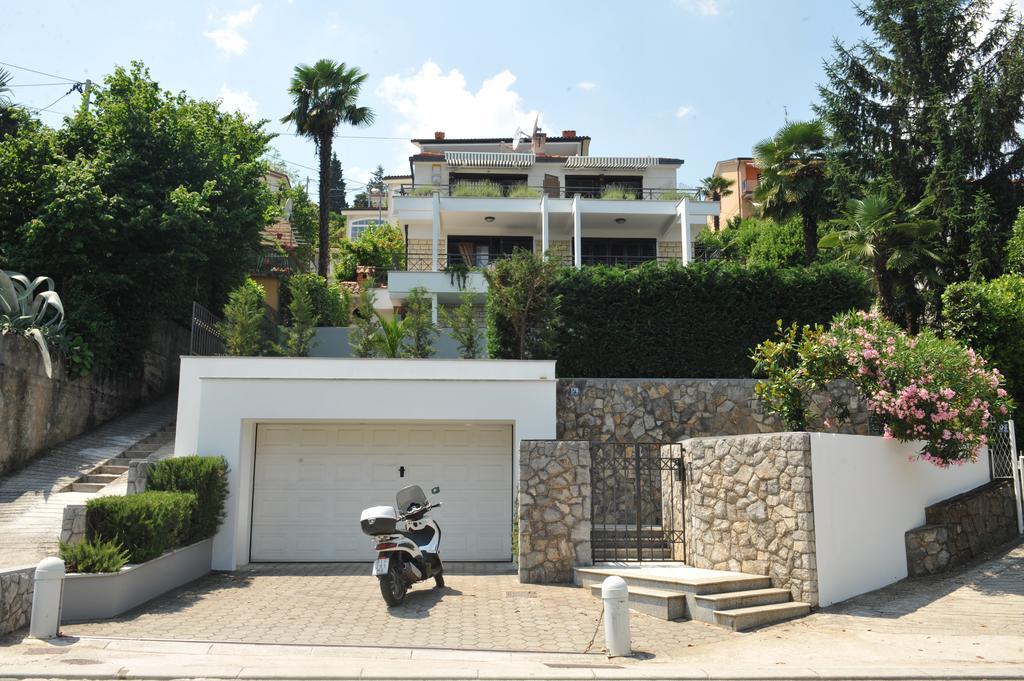 Apartments Seccareccia Opatija Quarto foto